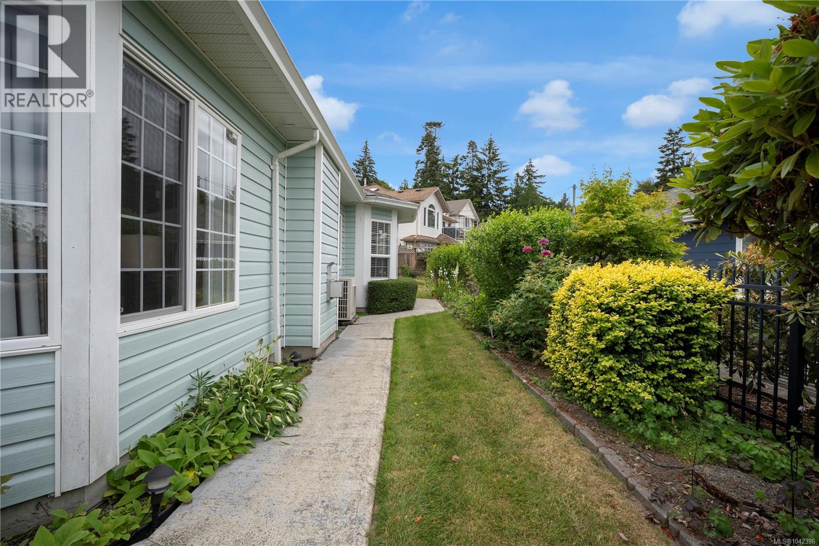 8008 Glenhurst Dr N - 33