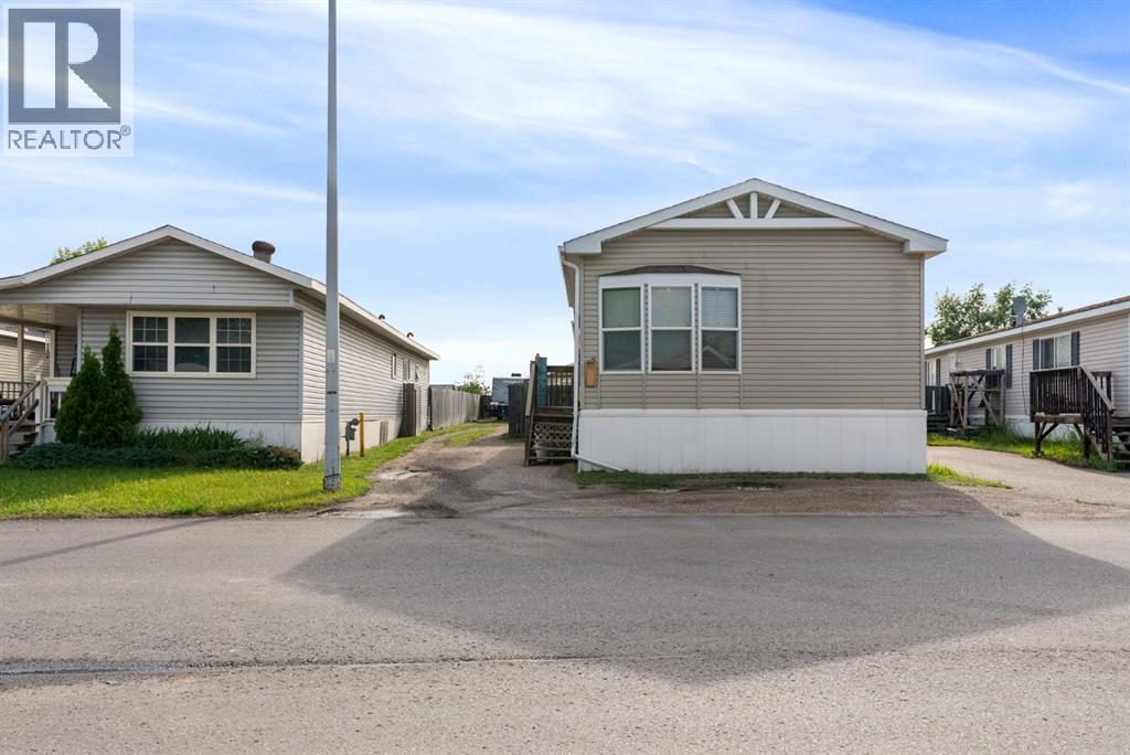 360 GRENFELL Crescent - 1