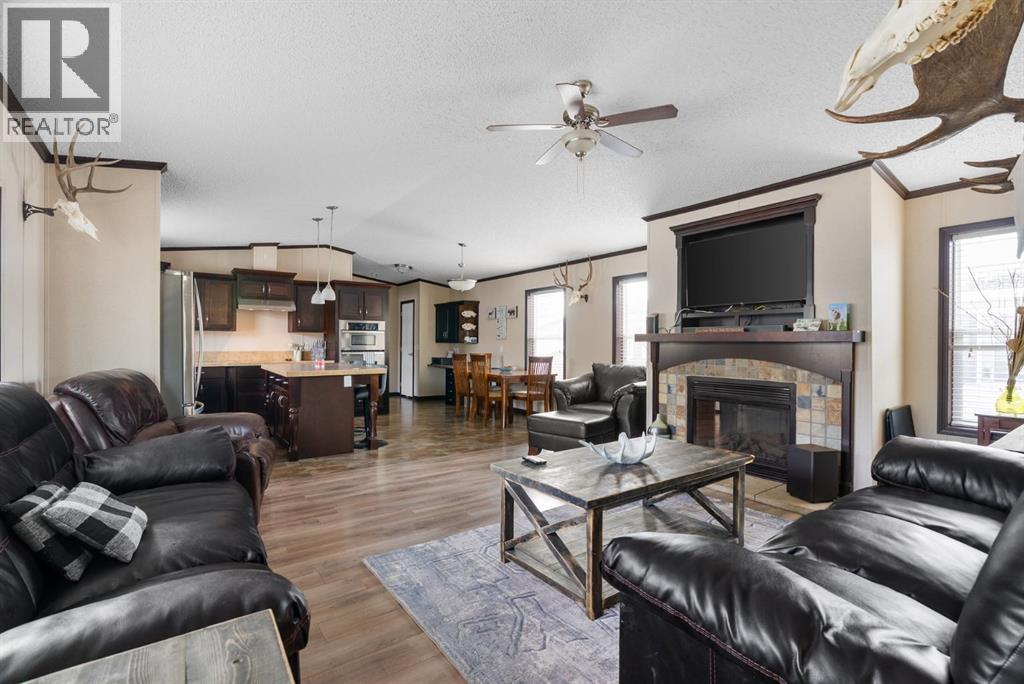 360 GRENFELL Crescent - 3
