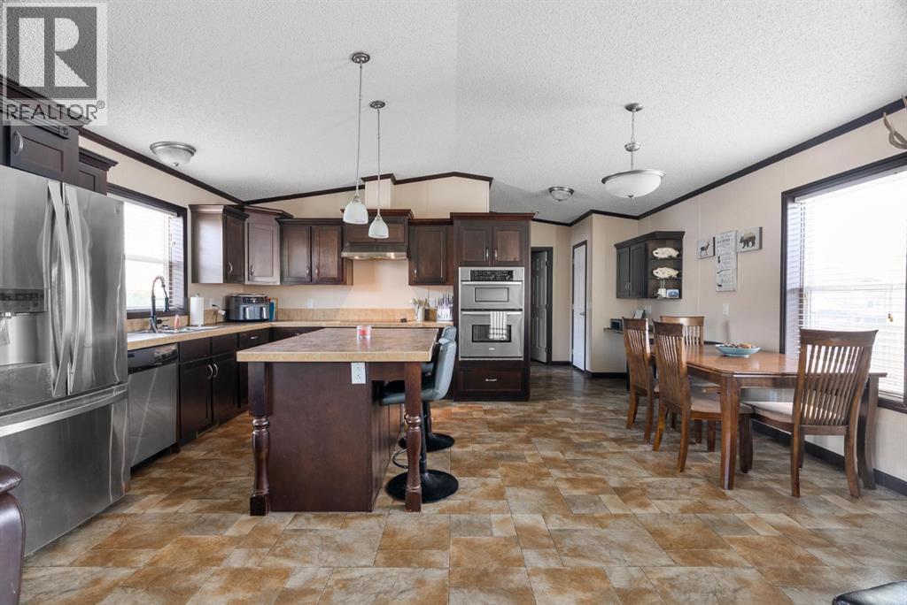 360 GRENFELL Crescent - 2
