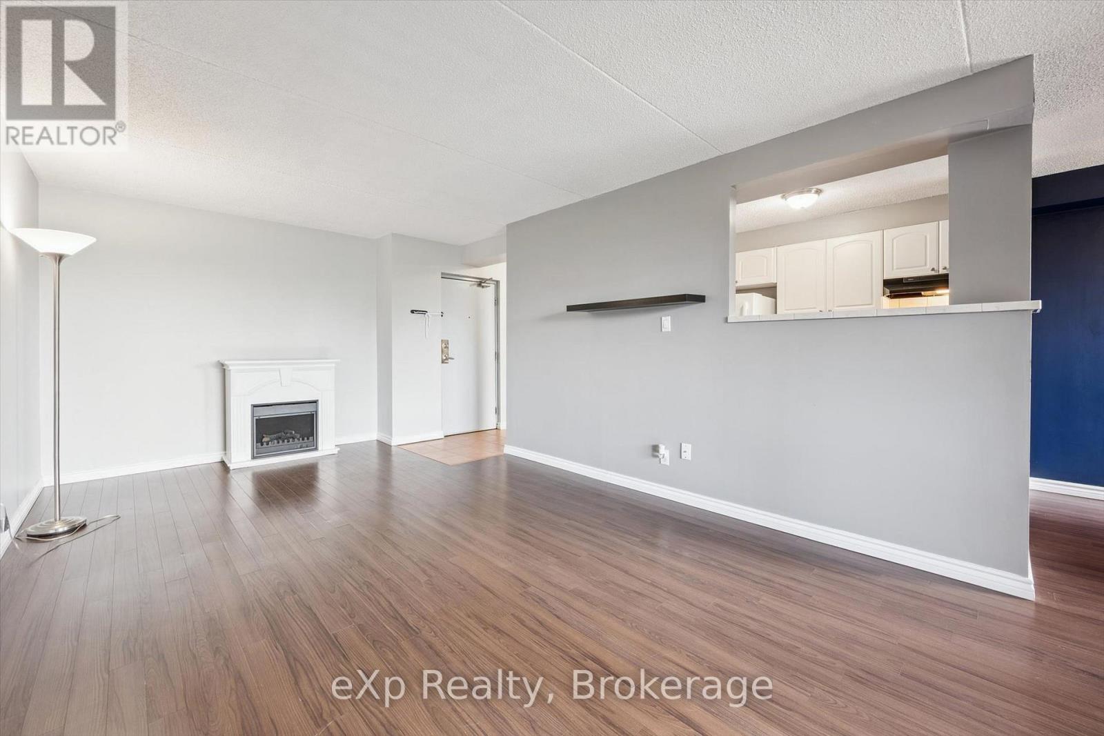 #404 65 SILVERCREEK PARKWAY N - 11