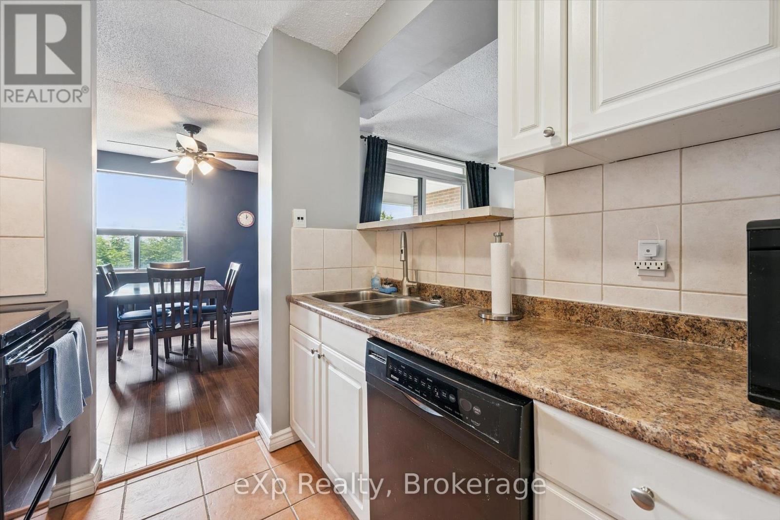 #404 65 SILVERCREEK PARKWAY N - 17
