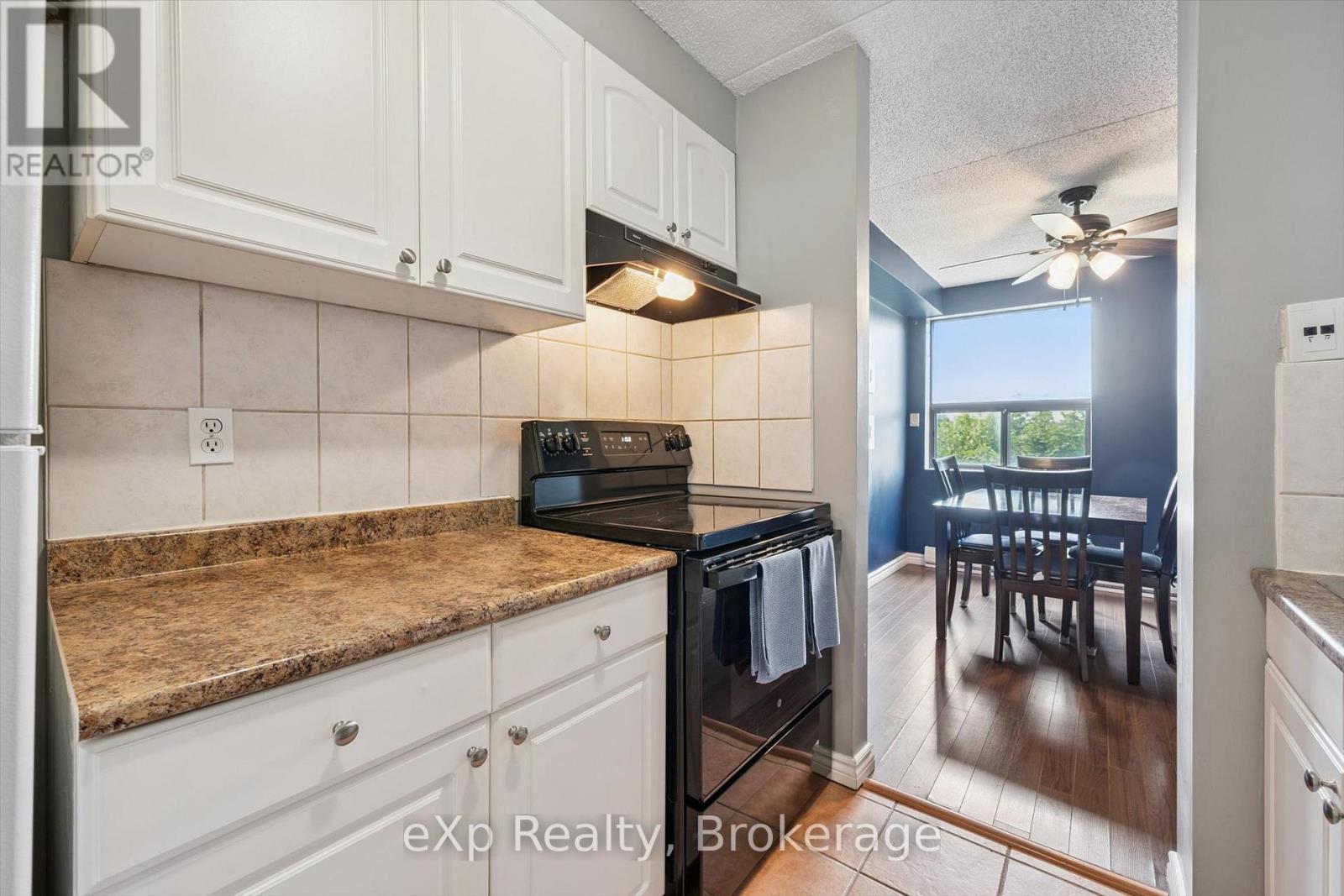 #404 65 SILVERCREEK PARKWAY N - 18