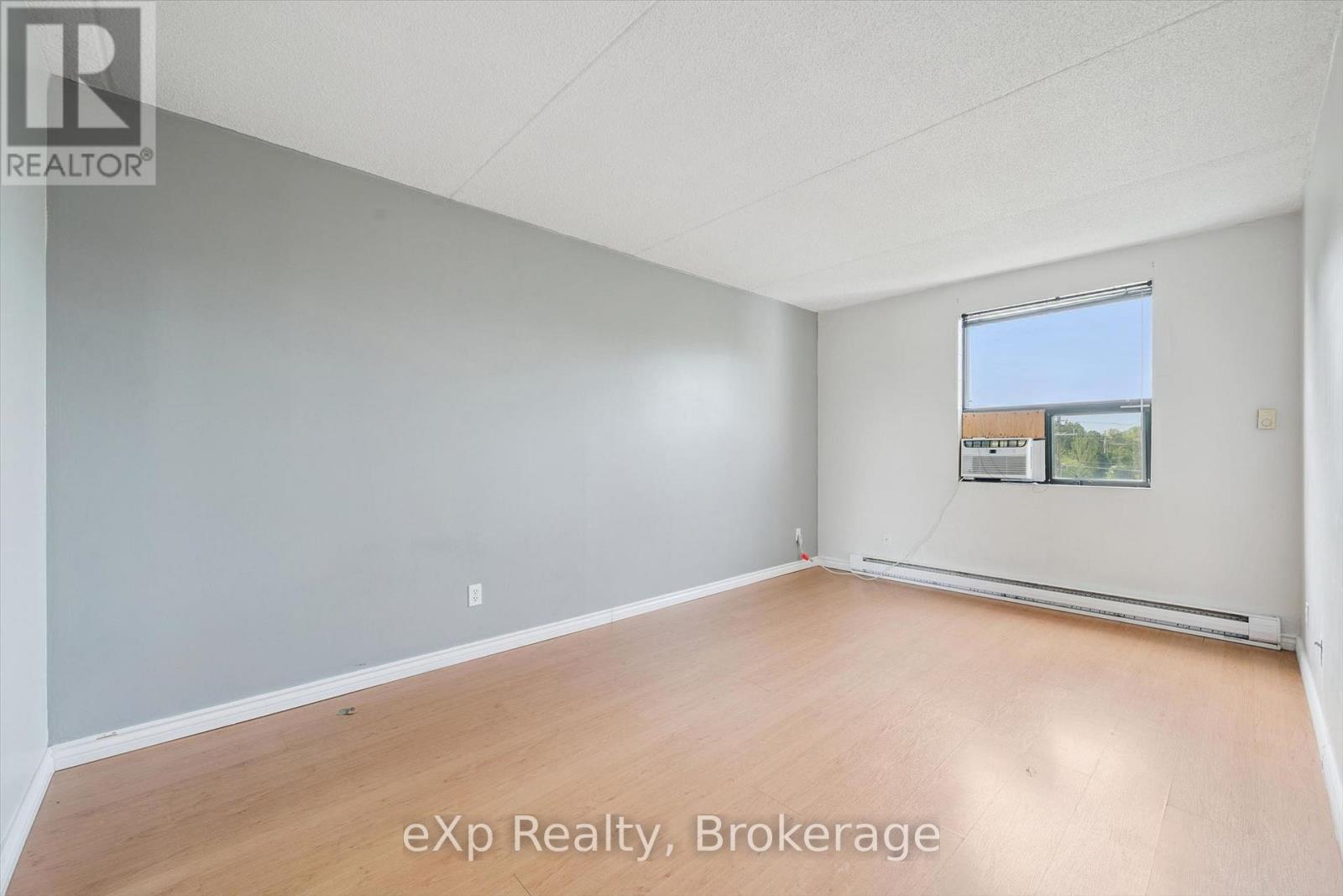 #404 65 SILVERCREEK PARKWAY N - 22