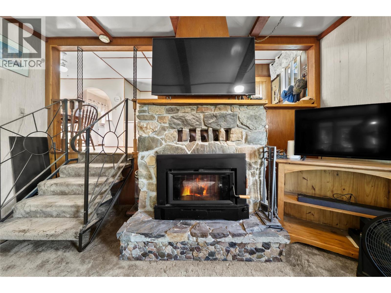 1281 LITTLE SHUSWAP LAKE Road - 17