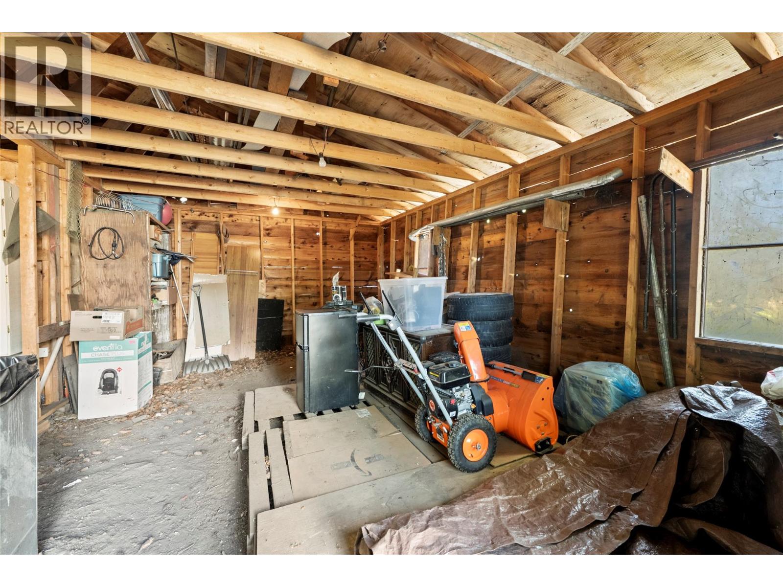 1281 LITTLE SHUSWAP LAKE Road - 43