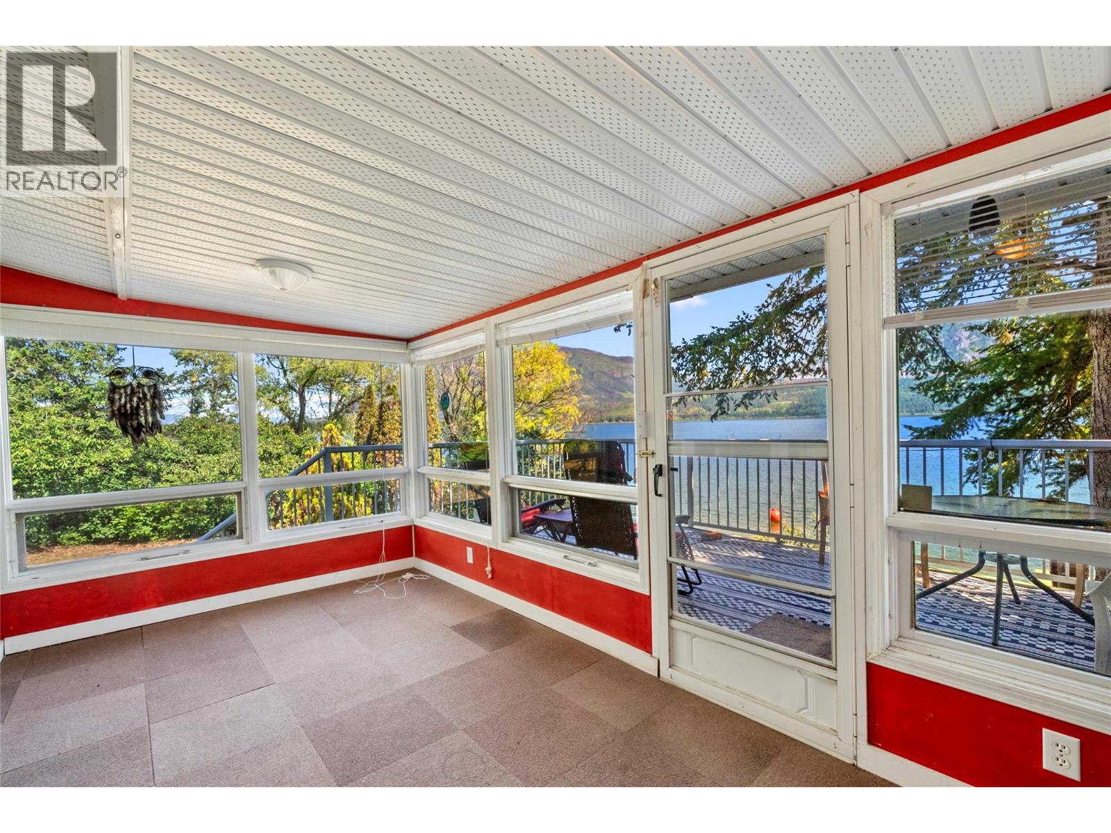 1281 LITTLE SHUSWAP LAKE Road - 35