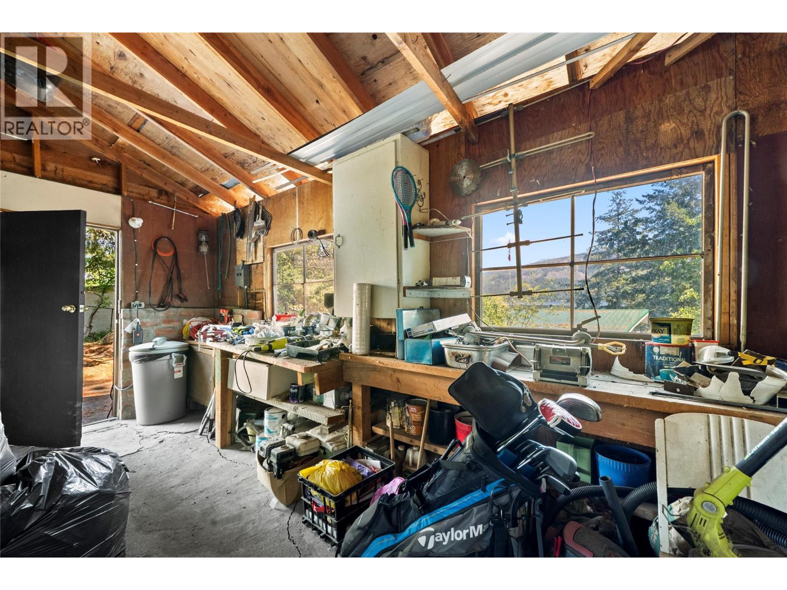 1281 LITTLE SHUSWAP LAKE Road - 44