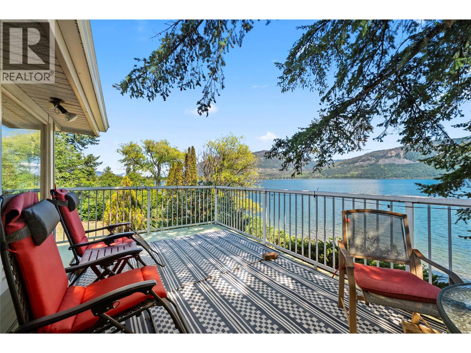 1281 LITTLE SHUSWAP LAKE Road - 37