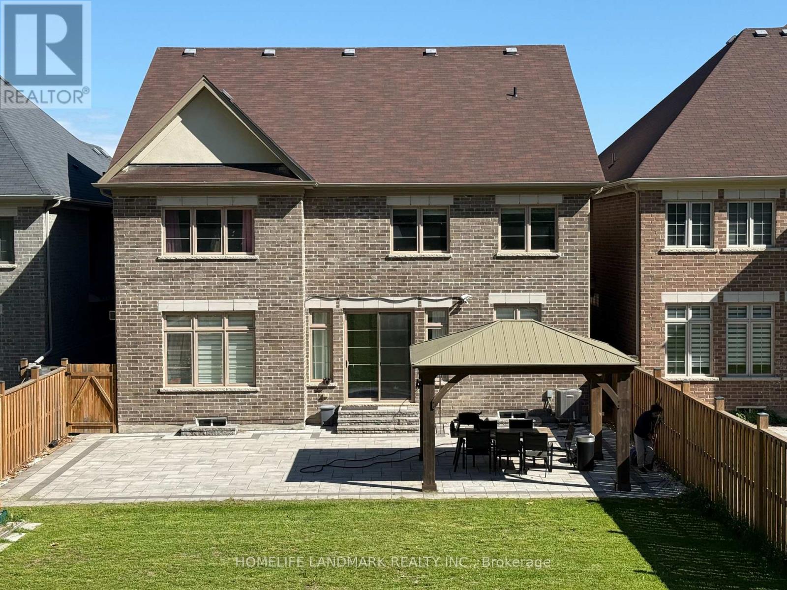 46 FOREST EDGE CRESCENT - 38