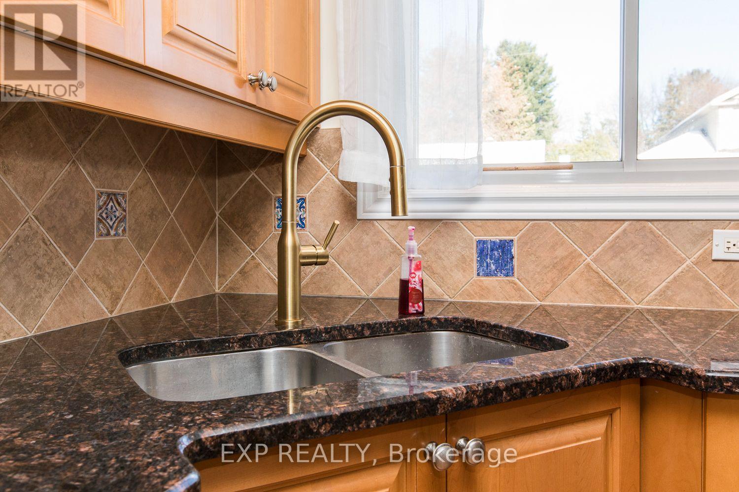 28 APPLEFORD STREET, Ottawa. Luxury613. By Peter Sagos - Image 13