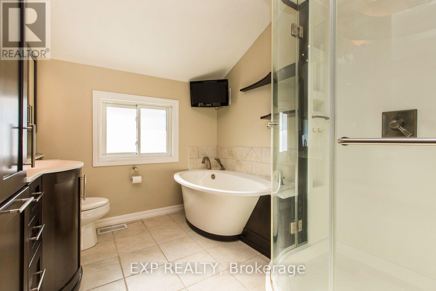 28 APPLEFORD STREET, Ottawa. Luxury613. By Peter Sagos - Image 19