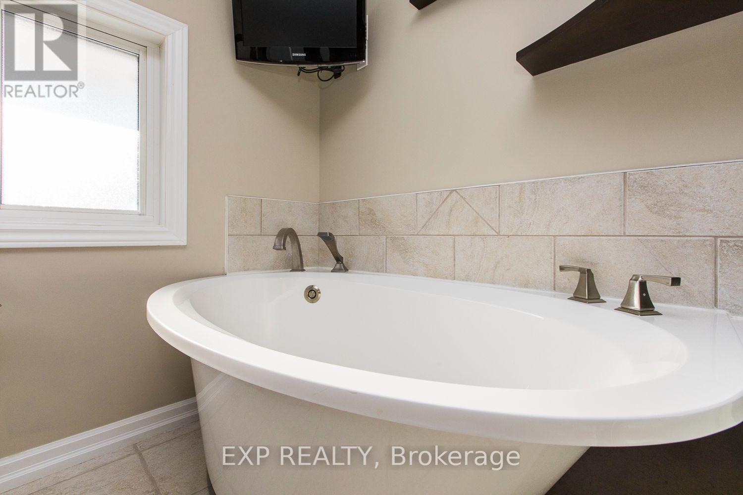 28 APPLEFORD STREET, Ottawa. Luxury613. By Peter Sagos - Image 20