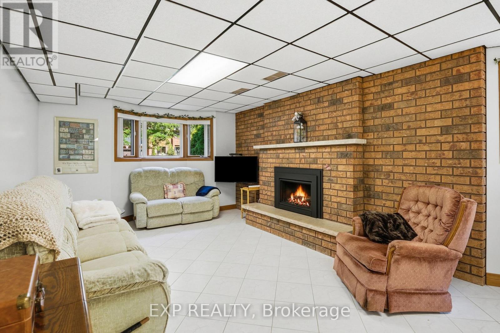 12 FERN GATE - Image 18