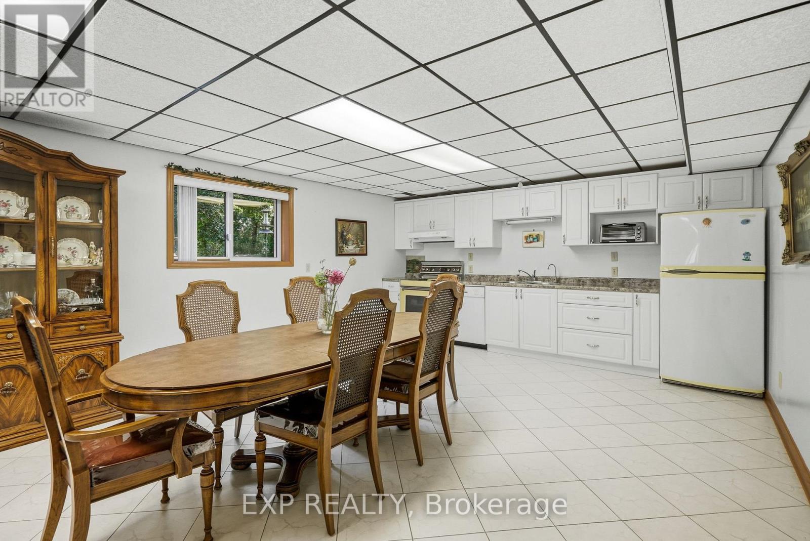 12 FERN GATE - 21
