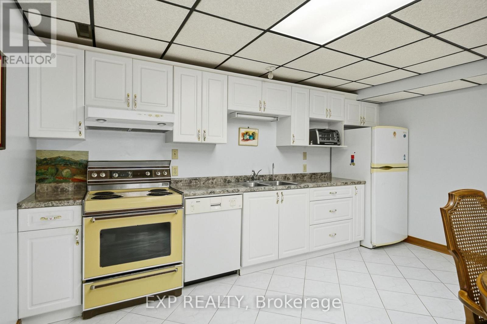 12 FERN GATE - Image 22