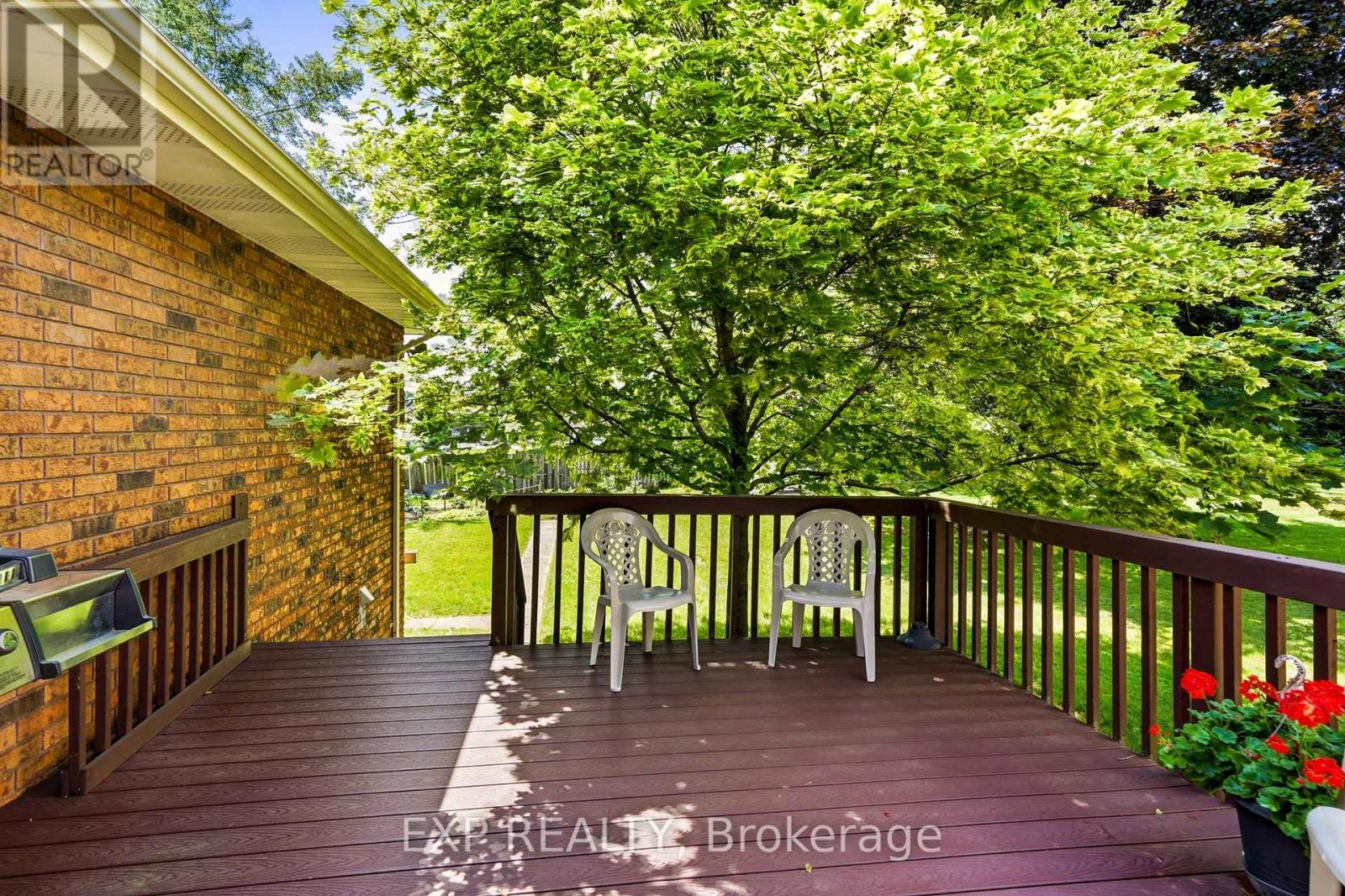 12 FERN GATE - 28
