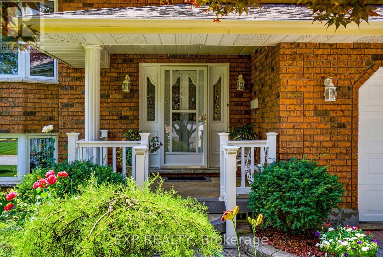 12 FERN GATE - 3