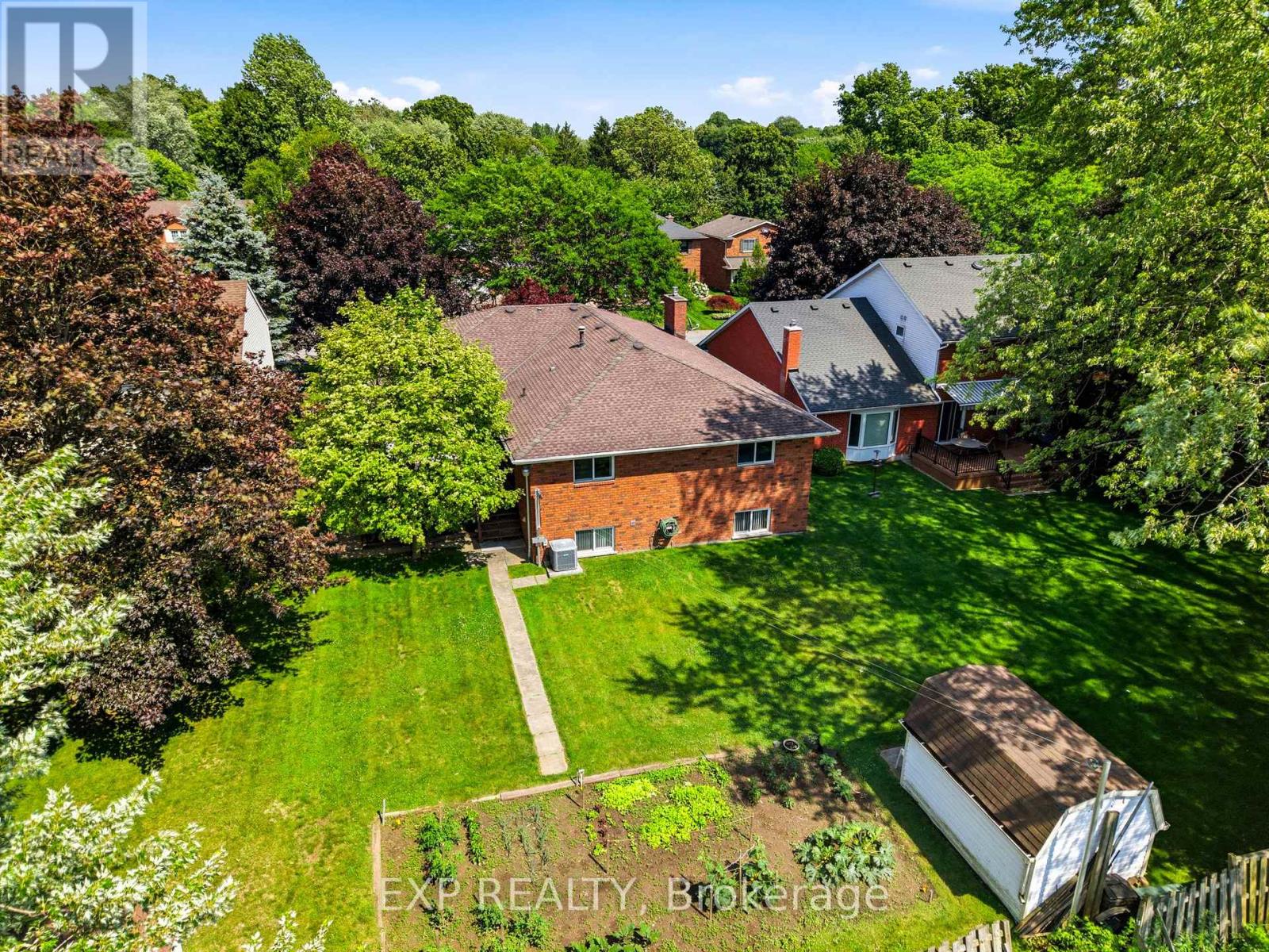 12 FERN GATE - Image 31
