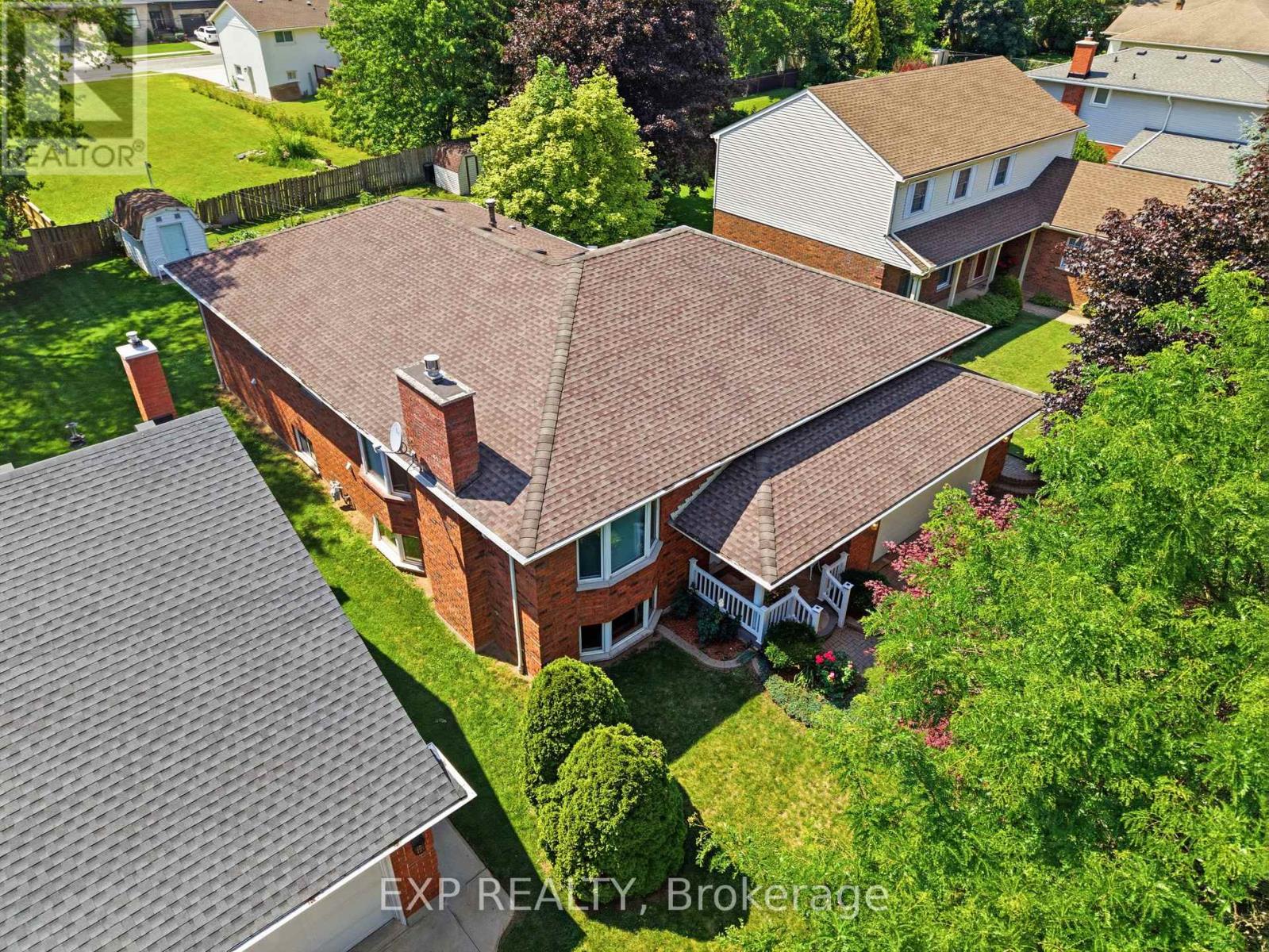 12 FERN GATE - Image 32