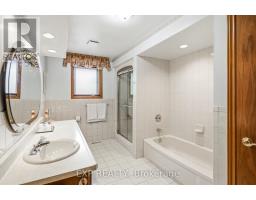 Bathroom - 12 Fern Gate, Pelham, ON L0S1E4 Photo 16