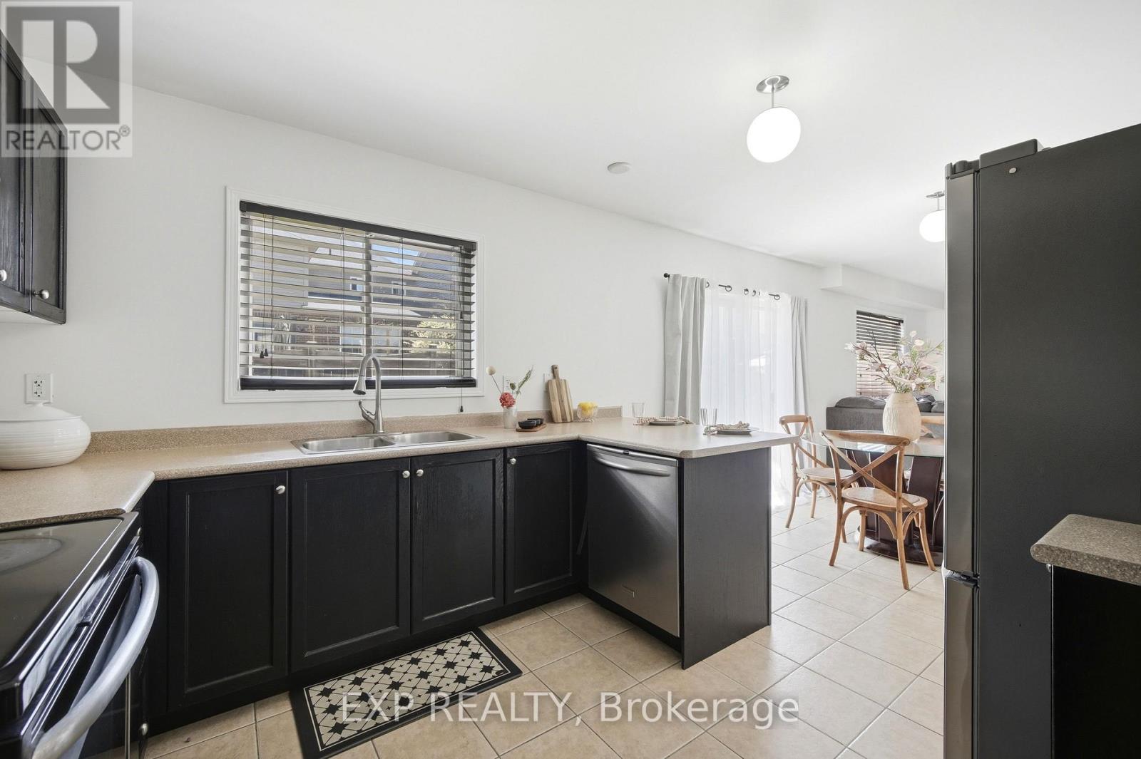 579 SHAFTSBURY STREET - 7