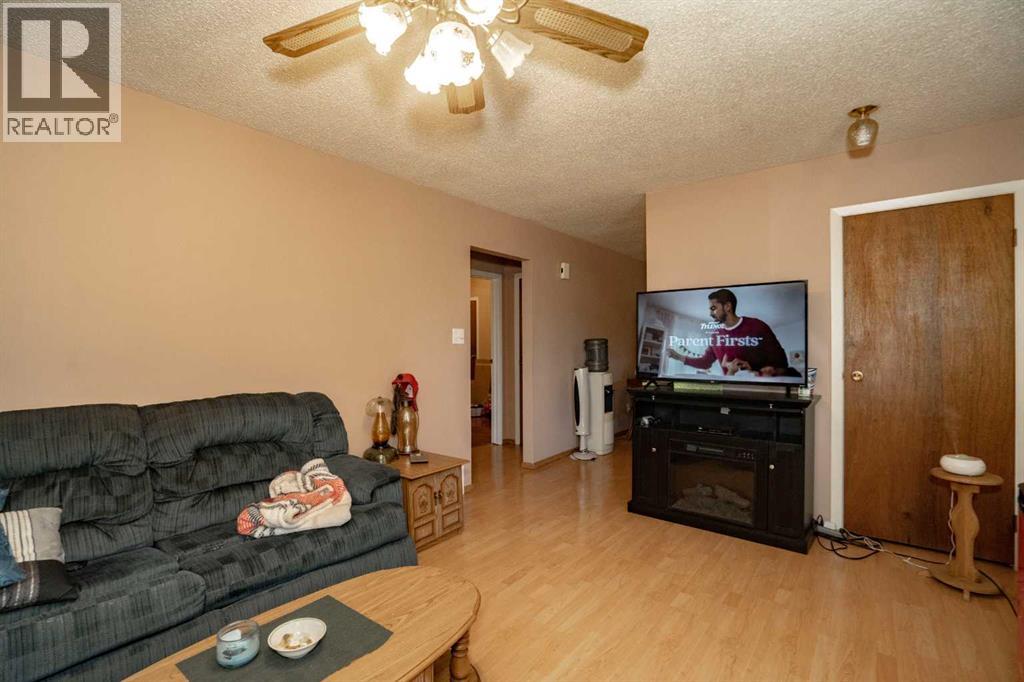 5518 47ave - 10