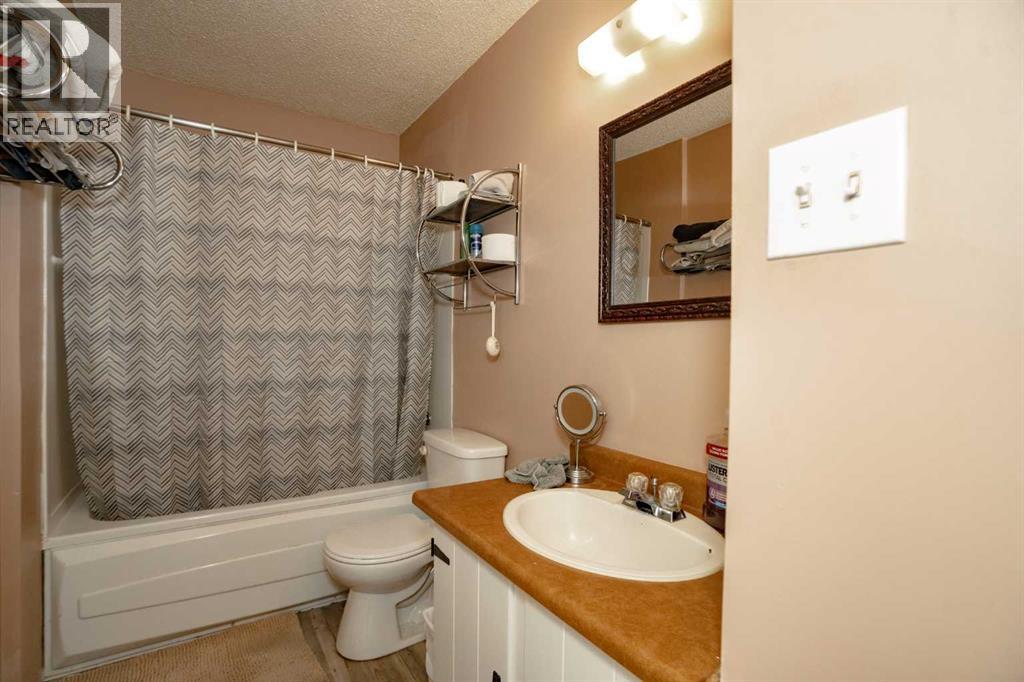 5518 47ave - 12