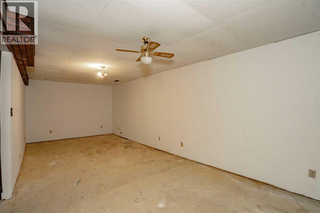 5518 47ave - 16