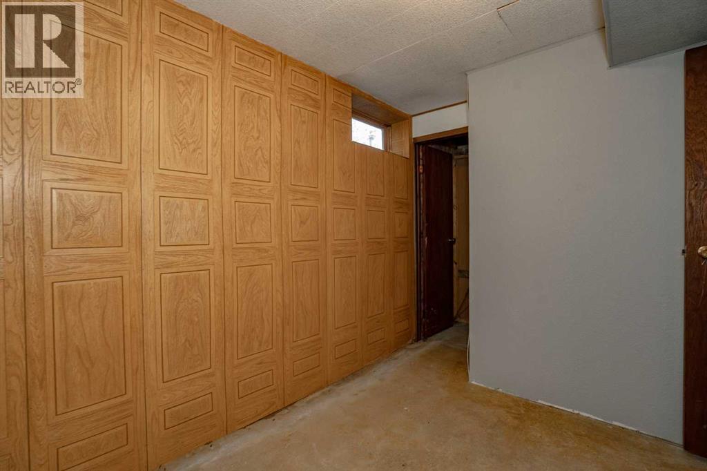 5518 47ave - 18