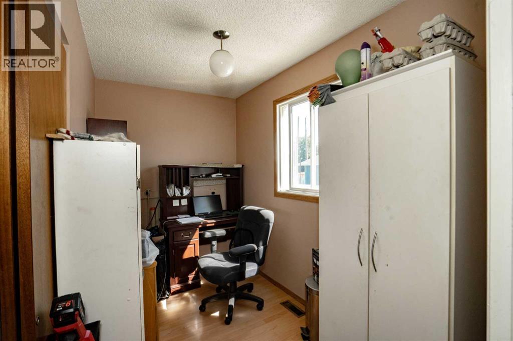 5518 47ave - 8