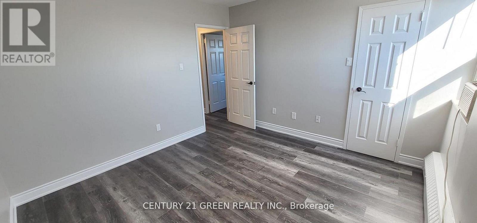 #902 3065 QUEEN FREDERICA DRIVE - 21