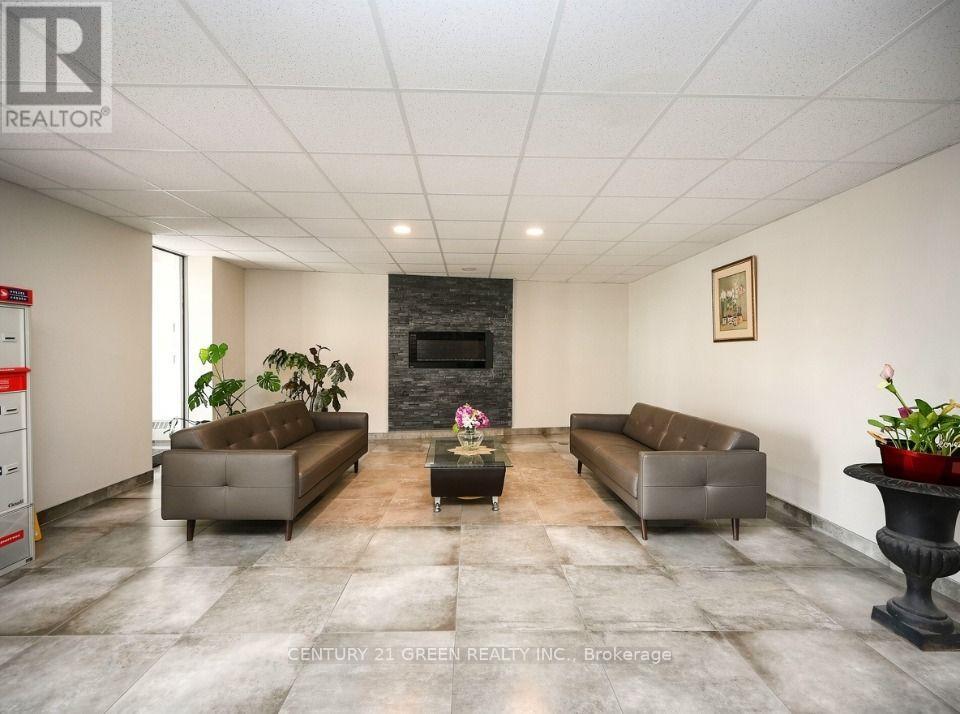 #902 3065 QUEEN FREDERICA DRIVE - 4