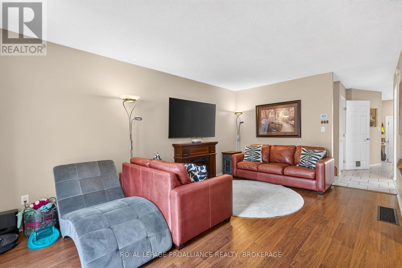 24 BALMORAL COURT - 11