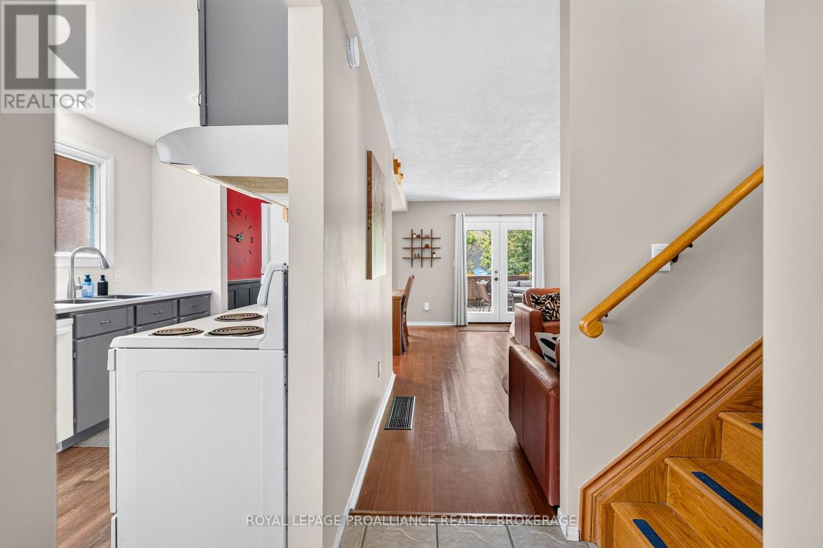 24 BALMORAL COURT - 7