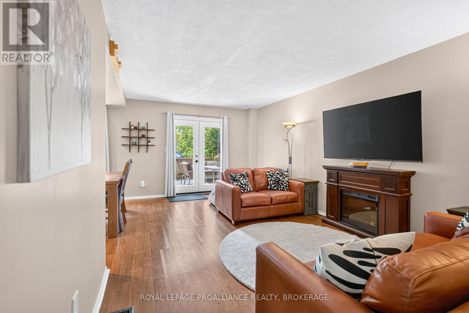 24 BALMORAL COURT - 8