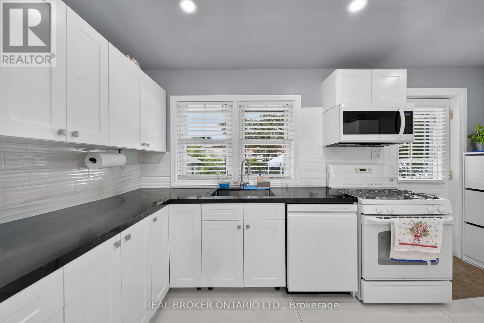 115 GREEN ROAD - 10