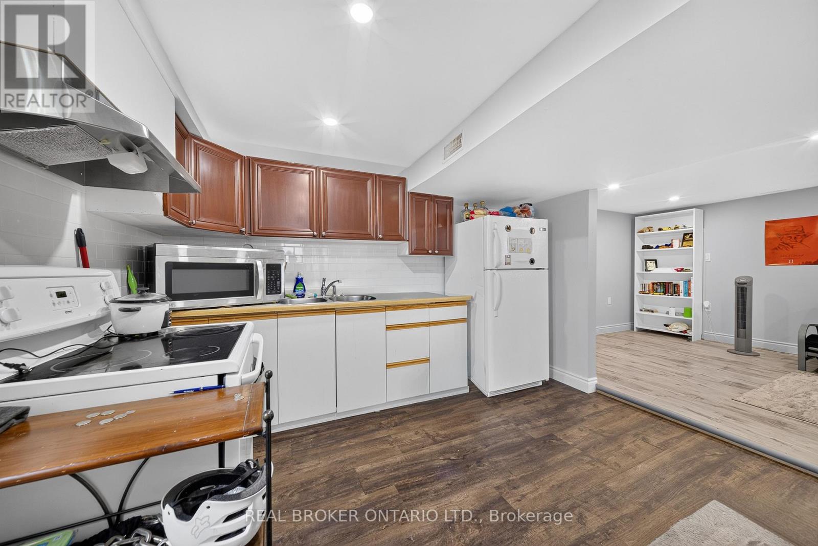 115 GREEN ROAD - 28