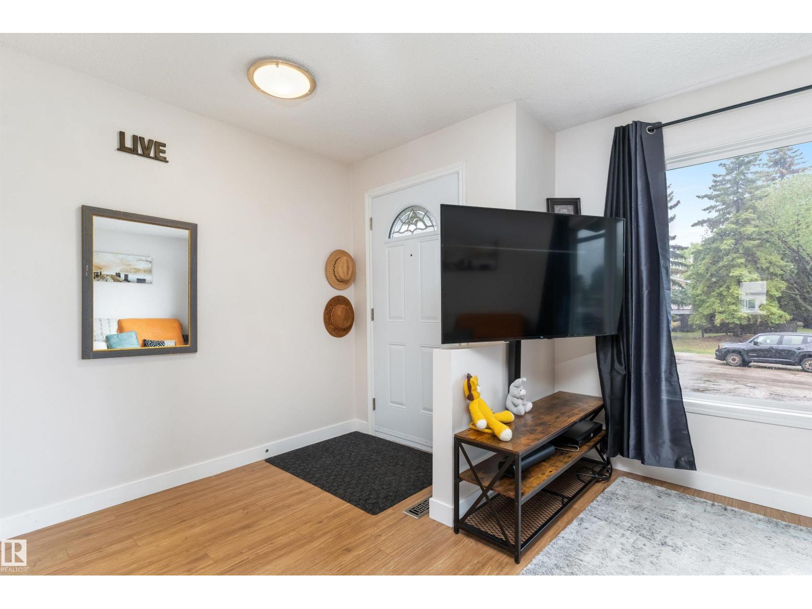 18045 96 AV NW - 13