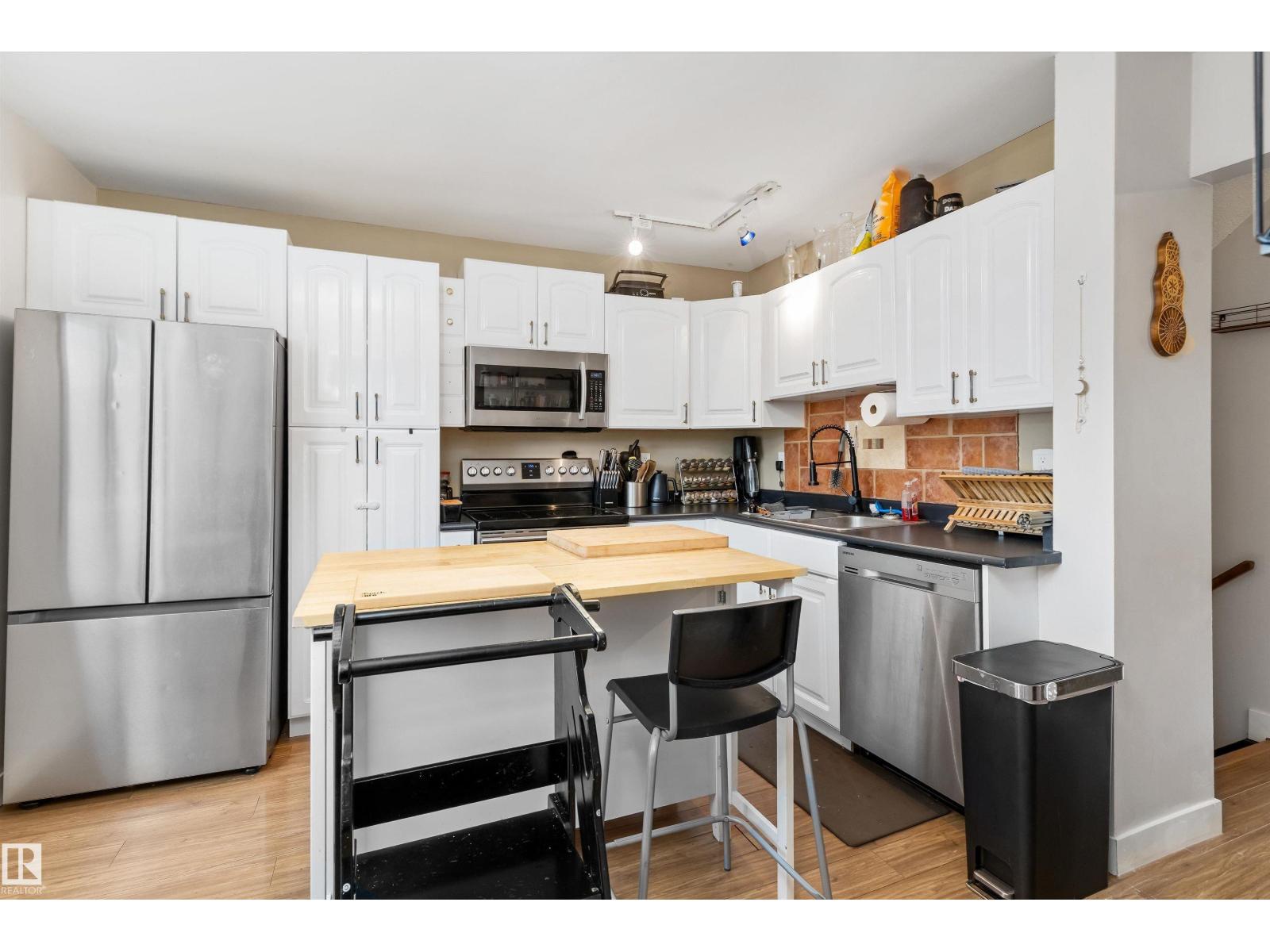 18045 96 AV NW - 3