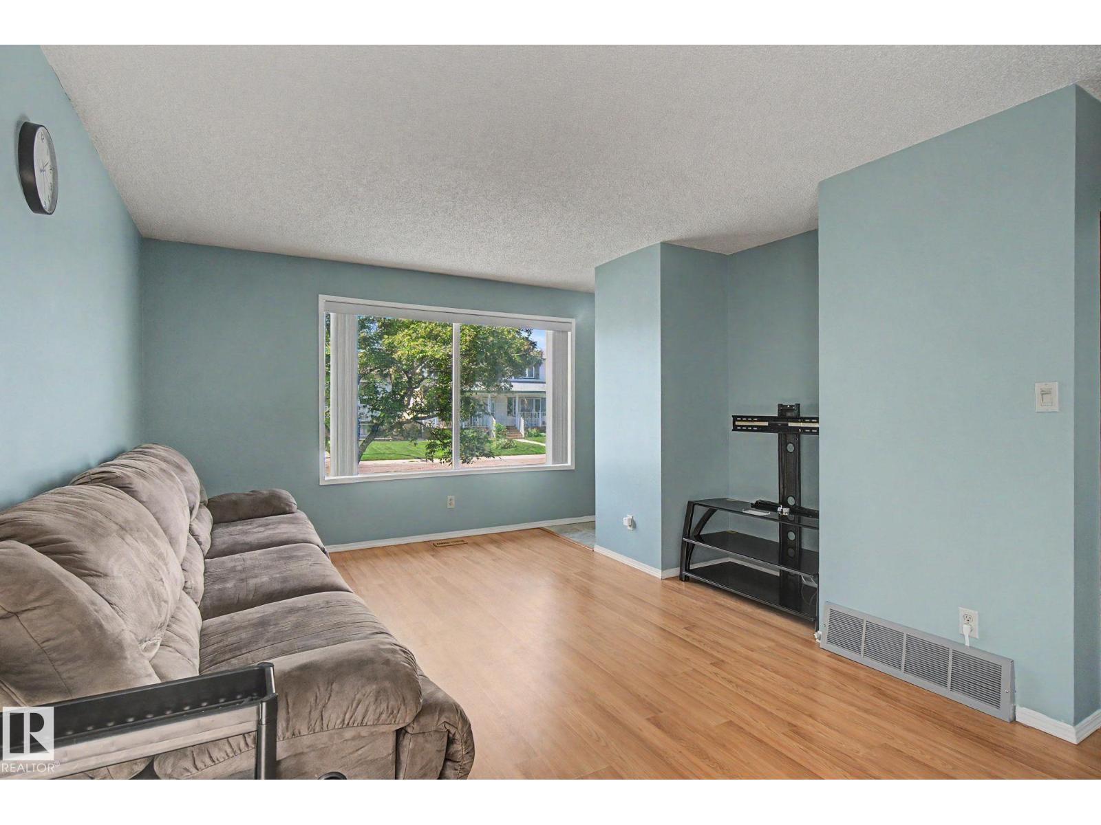 7327 189 ST NW - 8