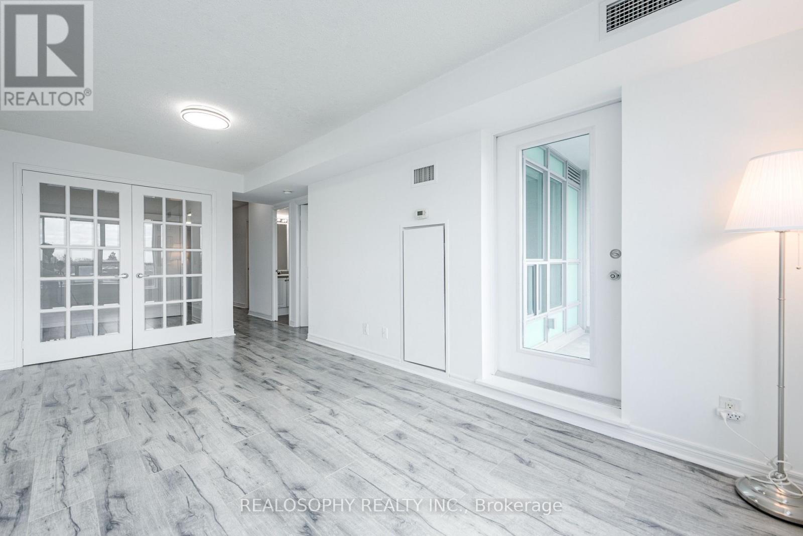 #421 60 FAIRFAX CRESCENT - 11