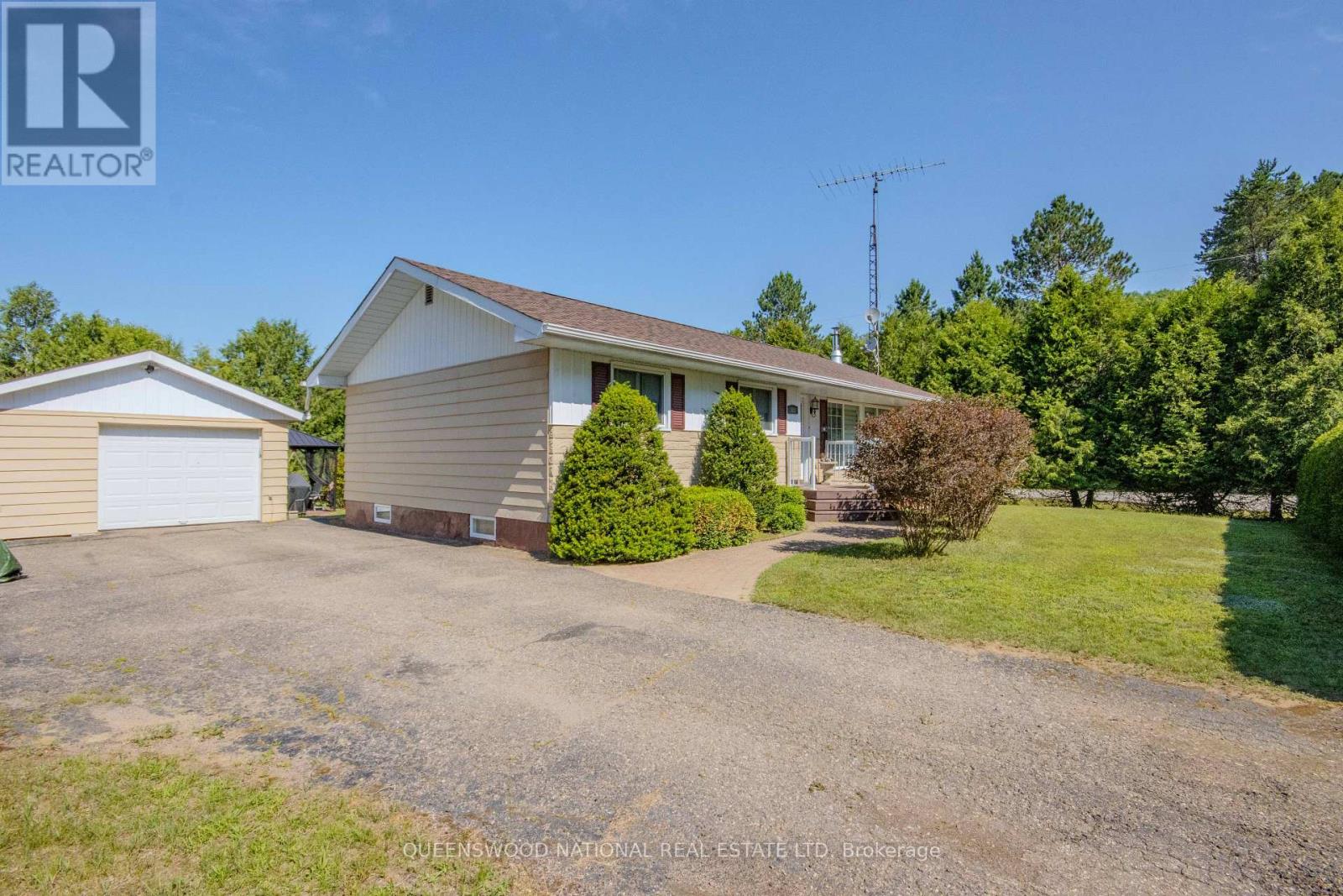 121 SANDHILL DRIVE - 42