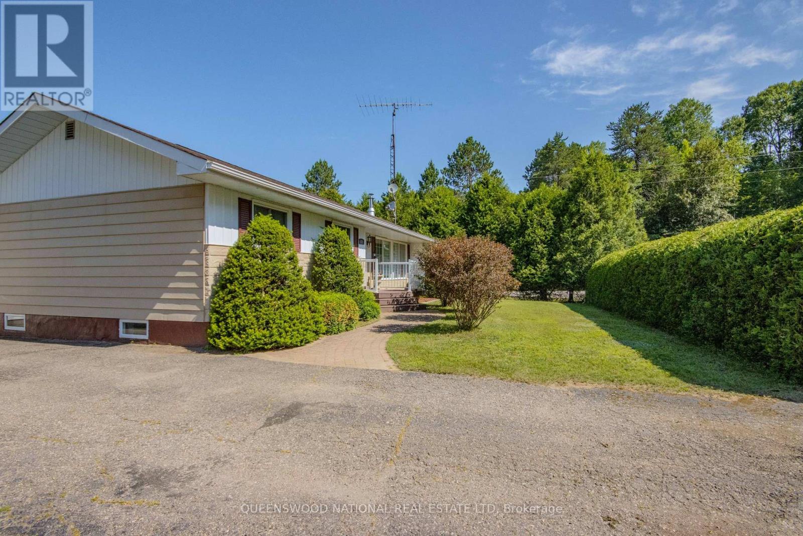 121 SANDHILL DRIVE - 43