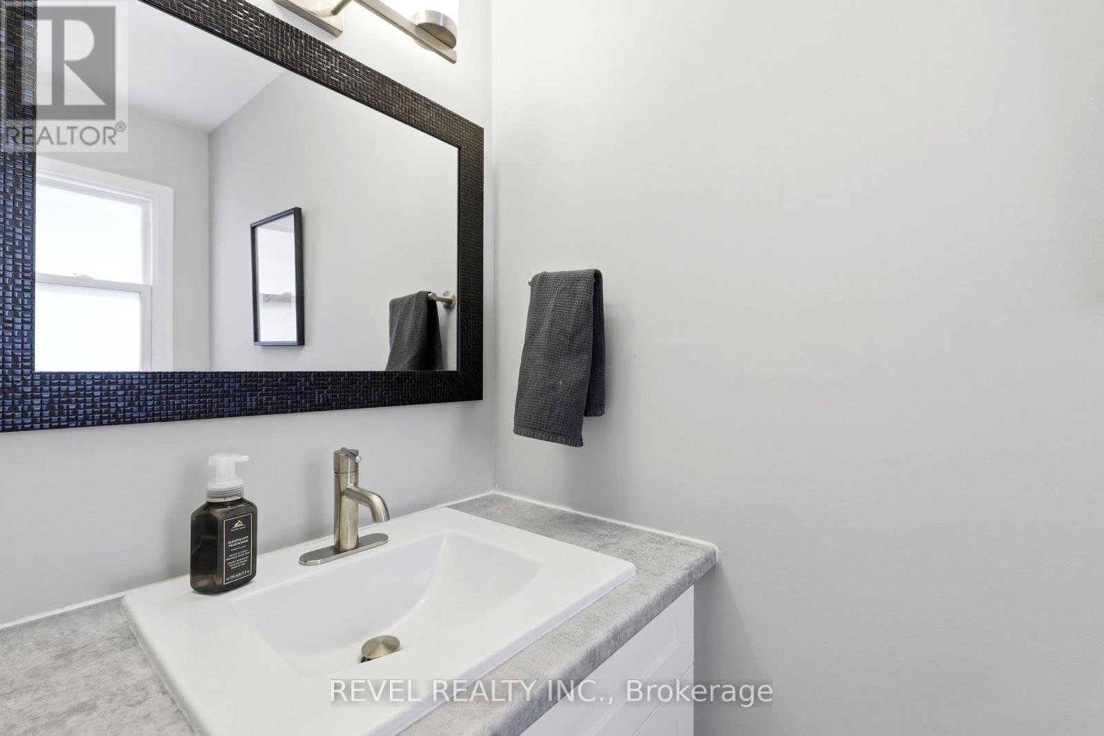 #2 669 OSGOODE DRIVE - 12