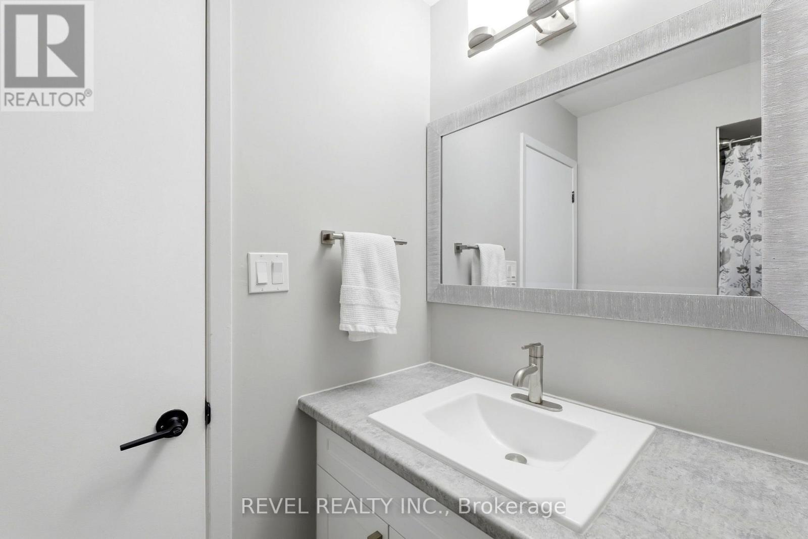 #2 669 OSGOODE DRIVE - 18