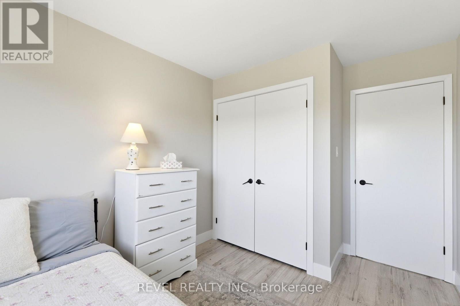 #2 669 OSGOODE DRIVE - 21
