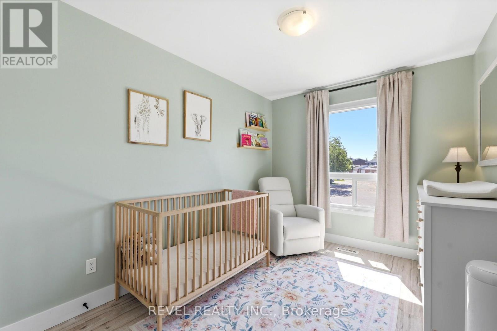 #2 669 OSGOODE DRIVE - 22