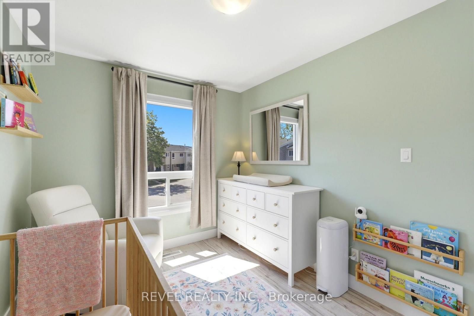 #2 669 OSGOODE DRIVE - 23