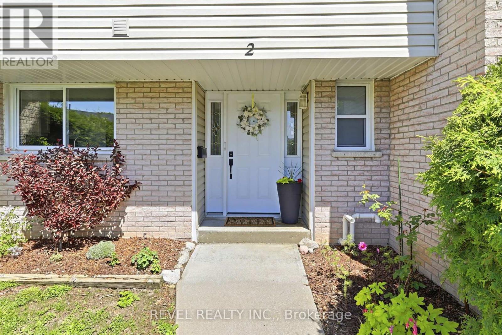 #2 669 OSGOODE DRIVE - 3
